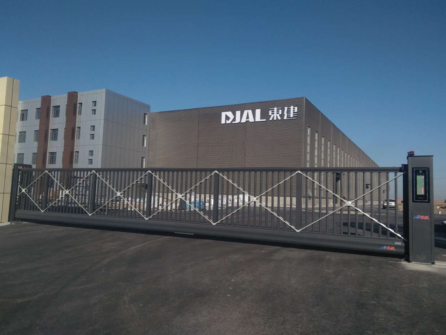 未来线上线下结合将成悬浮门十大品牌行业发展重要趋势